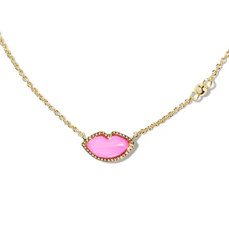 Kendra Scott | Lips Gold Pendant Necklace in Hot Pink Mother-of-Pearl