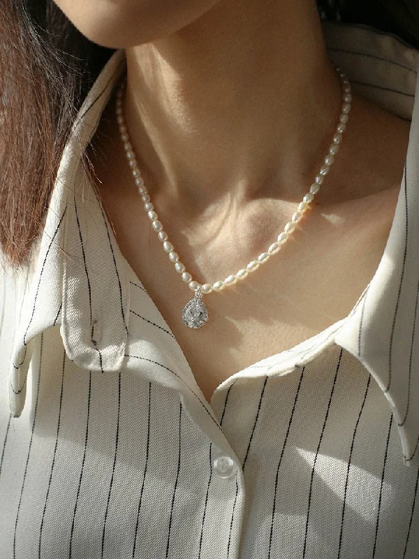 Shiny Zircon Pendant Freshwater Pearl Necklace