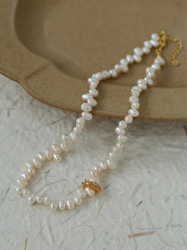 Staggered Pearl Clavicle Necklace